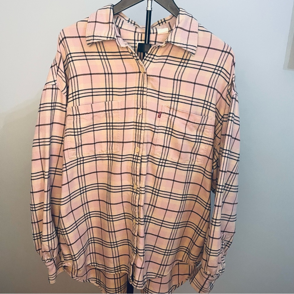Levi’s Pink Plaid Button-Down Shirt | Size